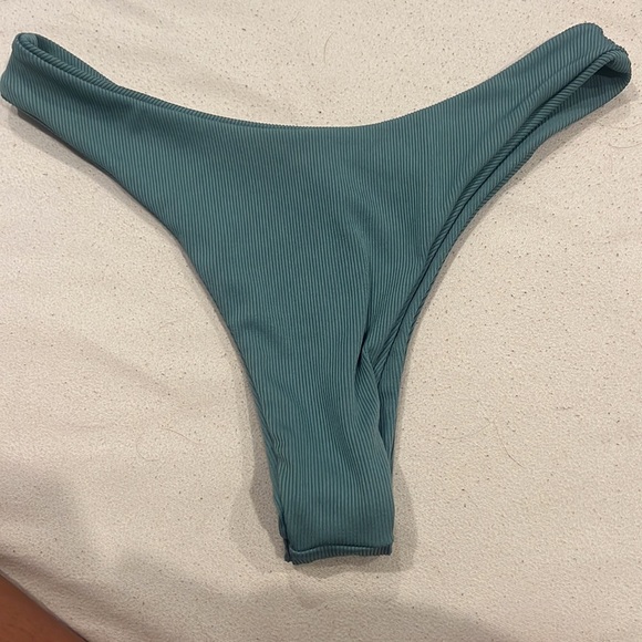 Size small. Color blue. Material ribbed. Brand zaful. Baiting suit bottoms - Picture 2 of 2